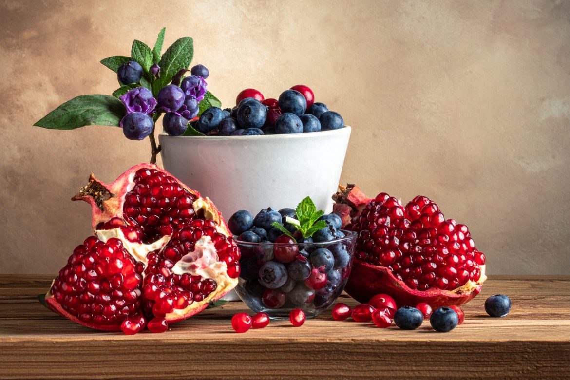 Antioxidantien im Vergleich: Cranberry vs. Heidelbeere vs. Granatapfel
